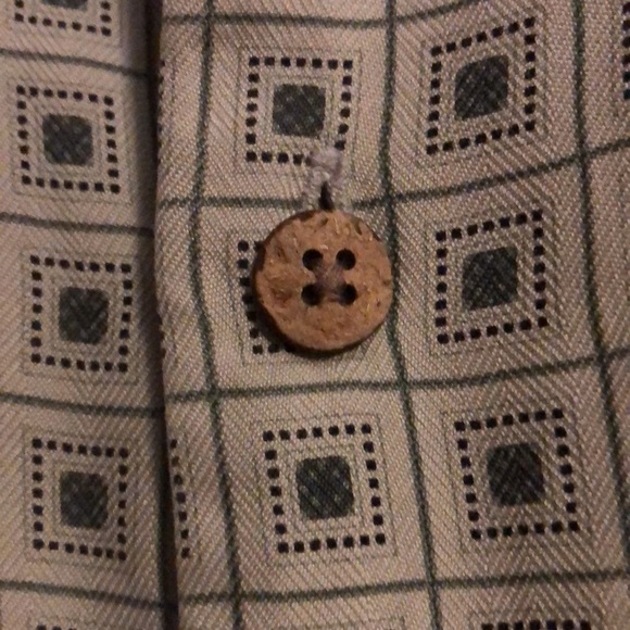 Tommy Bahama 100% silk men’s patterned button down shirt - Picture 4 of 8